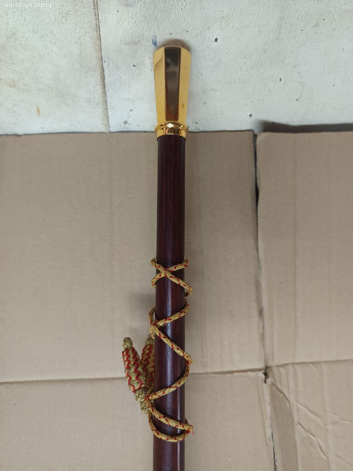 Militaria: BASTON DE MANDO MILITAR, ARMADA ESPA&Ntilde;OLA, EMPU&Ntilde;DURA DORADA CON CORDON
