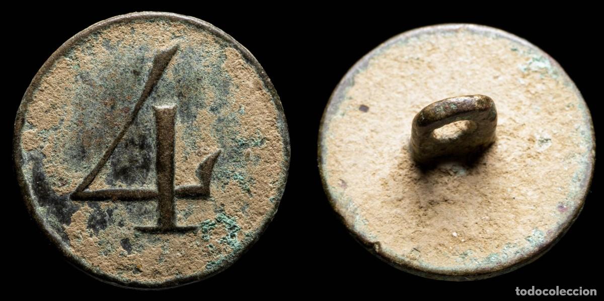 Militaria: Button Military Spanish, Regiment 4, Napoleonic War - 22 mm.