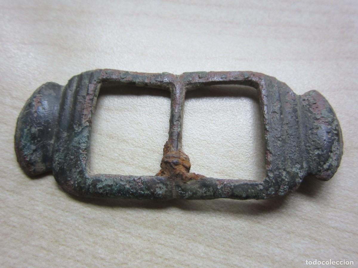 Military Antiques: Hebilla alargada de bronce medieval (posible S XIV_XV )Medidas 4,3 x 2,3 cm