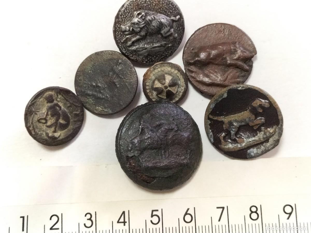 Militaria: Lote de 7 botones antiguos desenterrados