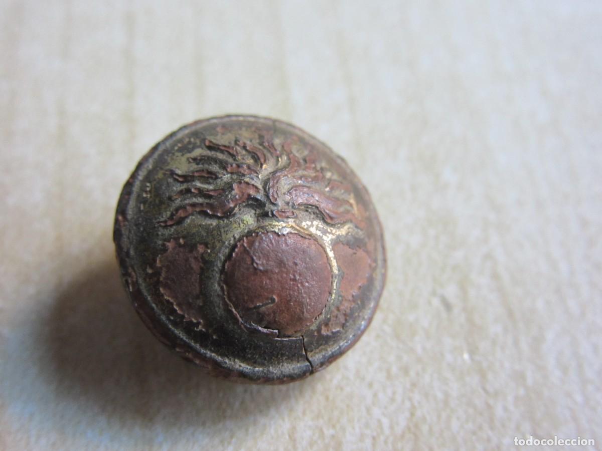 Militaria: Bot&oacute;n de Coraceros o Carabineros de caballer&iacute;a Mediados S XIX Di&aacute;metro 1,5 cm