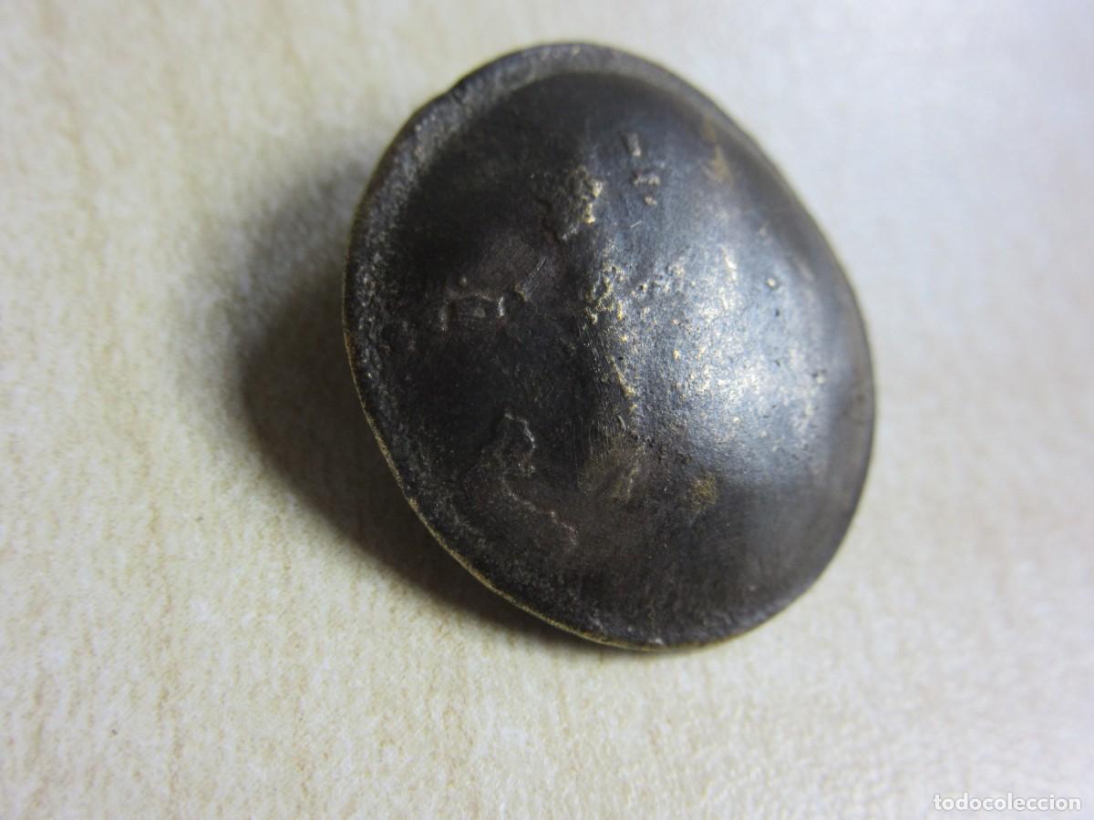 Militaria: Bot&oacute;n del regimiento de infanter&iacute;a n&ordm; 14 Hacia 1840 Di&aacute;metro 2 cm