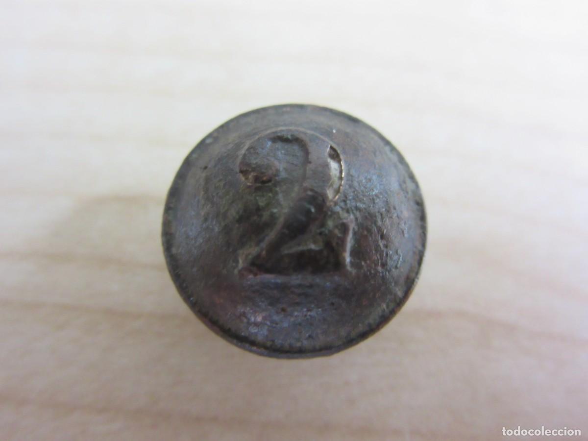 Militaria: Bot&oacute;n del regimiento de infanter&iacute;a n&ordm; 2 Hacia 1840 Di&aacute;metro 1,5 cm