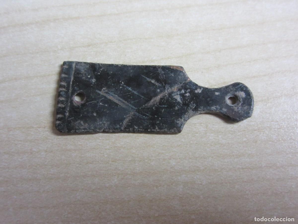 Militaria: Contera medieval de bronce Medidas 4,4 x 1,7 cm