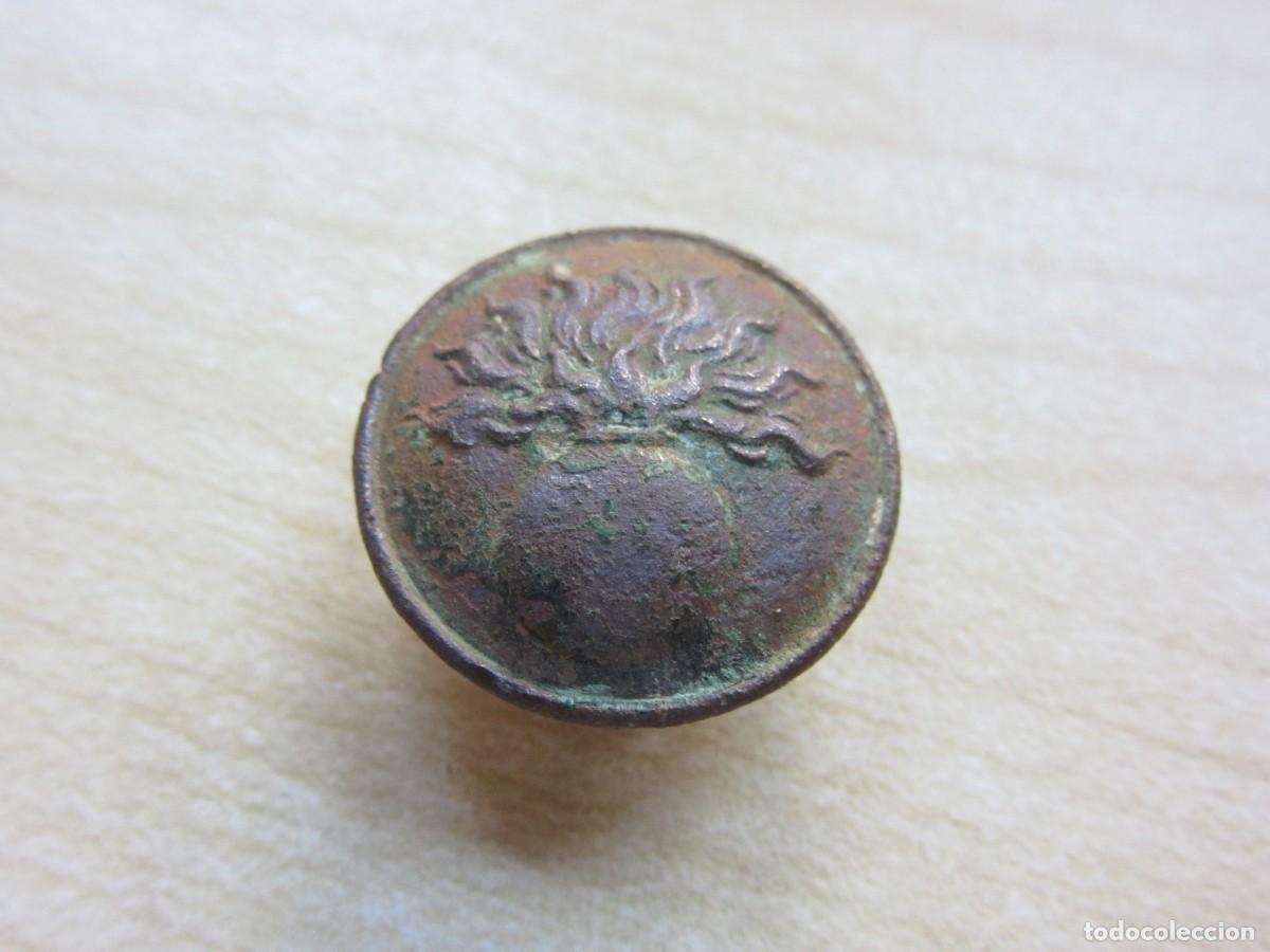 Militaria: Bot&oacute;n de Carabineros de caballer&iacute;a franc&eacute;s Fabricado en Par&iacute;s AC &iquest;Guerra Independencia? Diam 1,7 cm