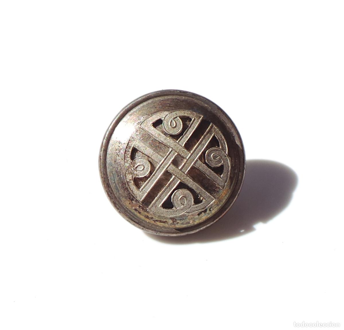 Militaria: BOT&Oacute;N DISE&Ntilde;O DE NUDO CELTA TRADICIONAL O CRUZ PROTEGIDA, ELABORADO EN METAL CON UN ACABADO DE PLATA