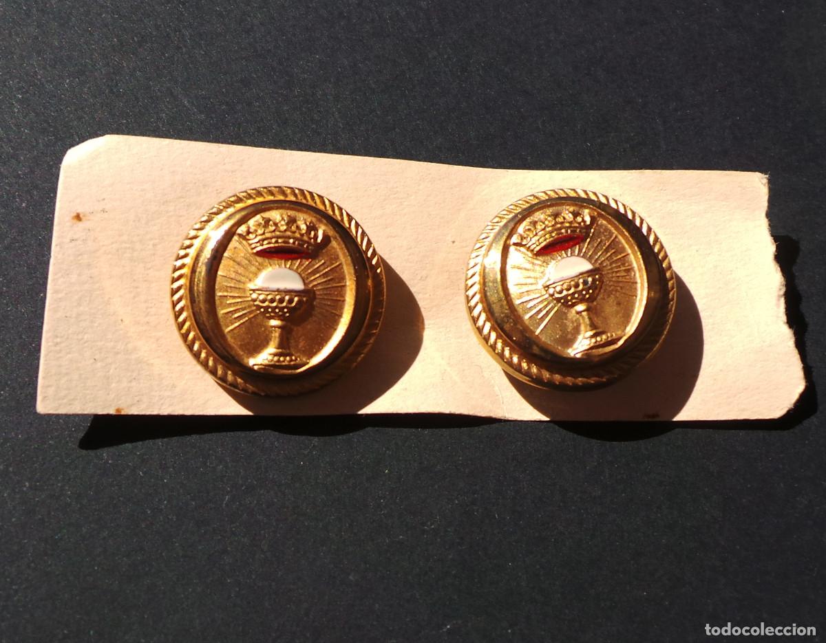 Militaria: 2 BOTONES, CAPELLANES, SANTO C&Aacute;LIZ. 2,1 CM DI&Aacute;METRO. APROX.
