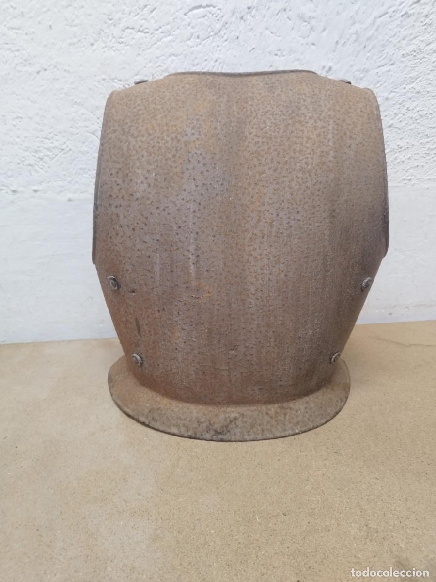 Militaria: Antigua parte trasera de armadura o peto, medieval. De principios siglo XX.