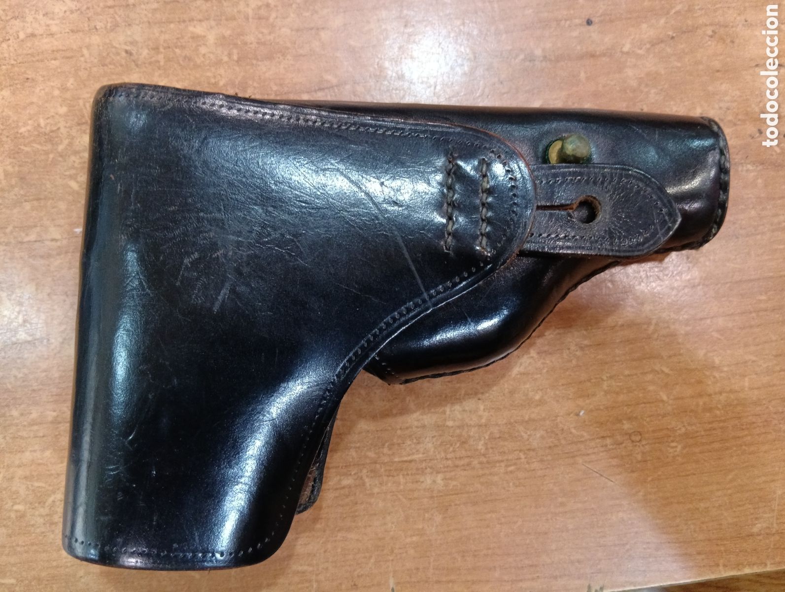 Militaria: Funda Pistola Cuerpo de Seguridad o fuerzas militares en Espa&ntilde;a, cuero color negro