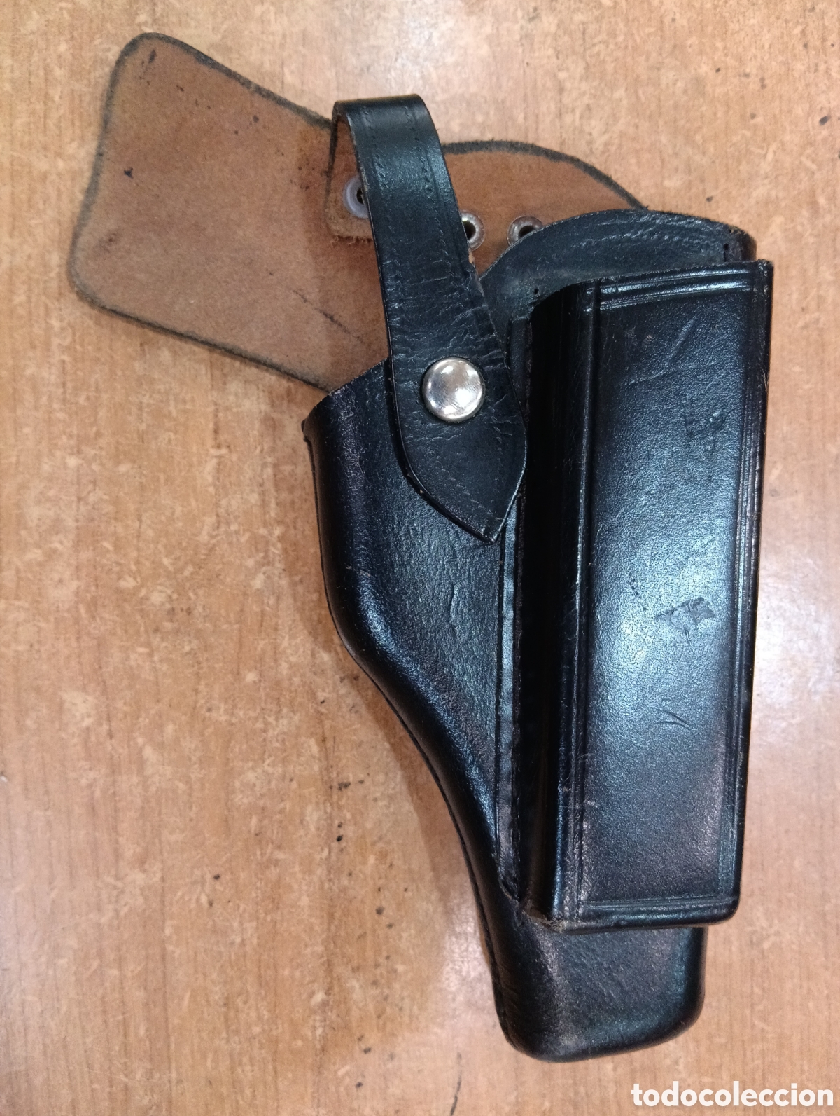 Militaria: Funda Pistola Cuerpo de Seguridad o fuerzas militares en Espa&ntilde;a, cuero color negro