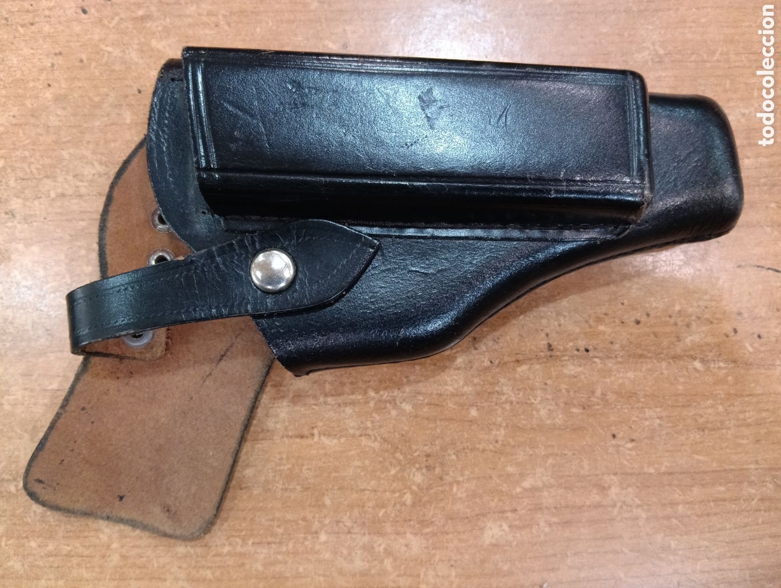Militaria: Funda Pistola Cuerpo de Seguridad o fuerzas militares en Espa&ntilde;a, cuero color negro