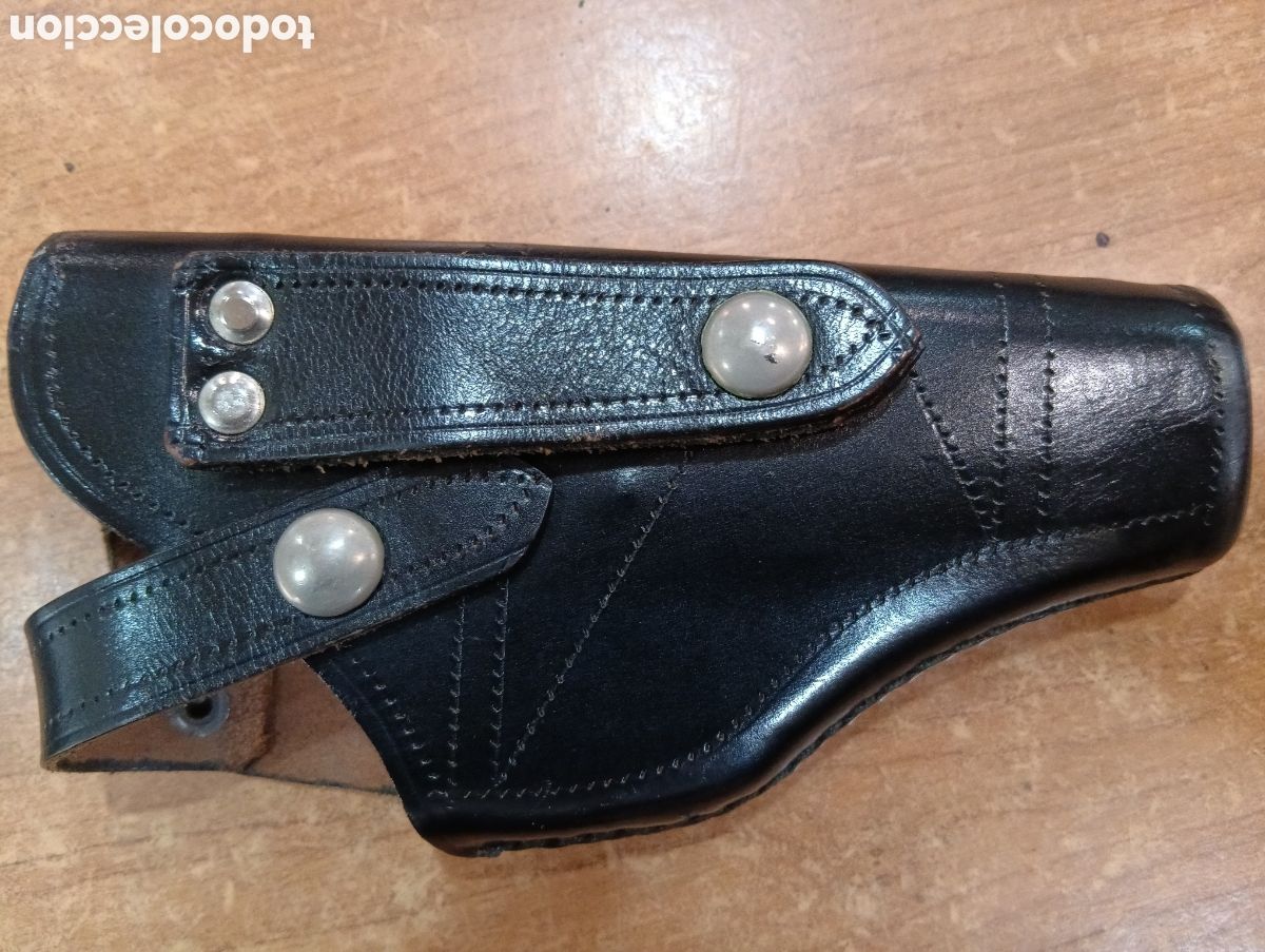 Militaria: Funda Pistola Cuerpo de Seguridad o fuerzas militares en Espa&ntilde;a, cuero color negro