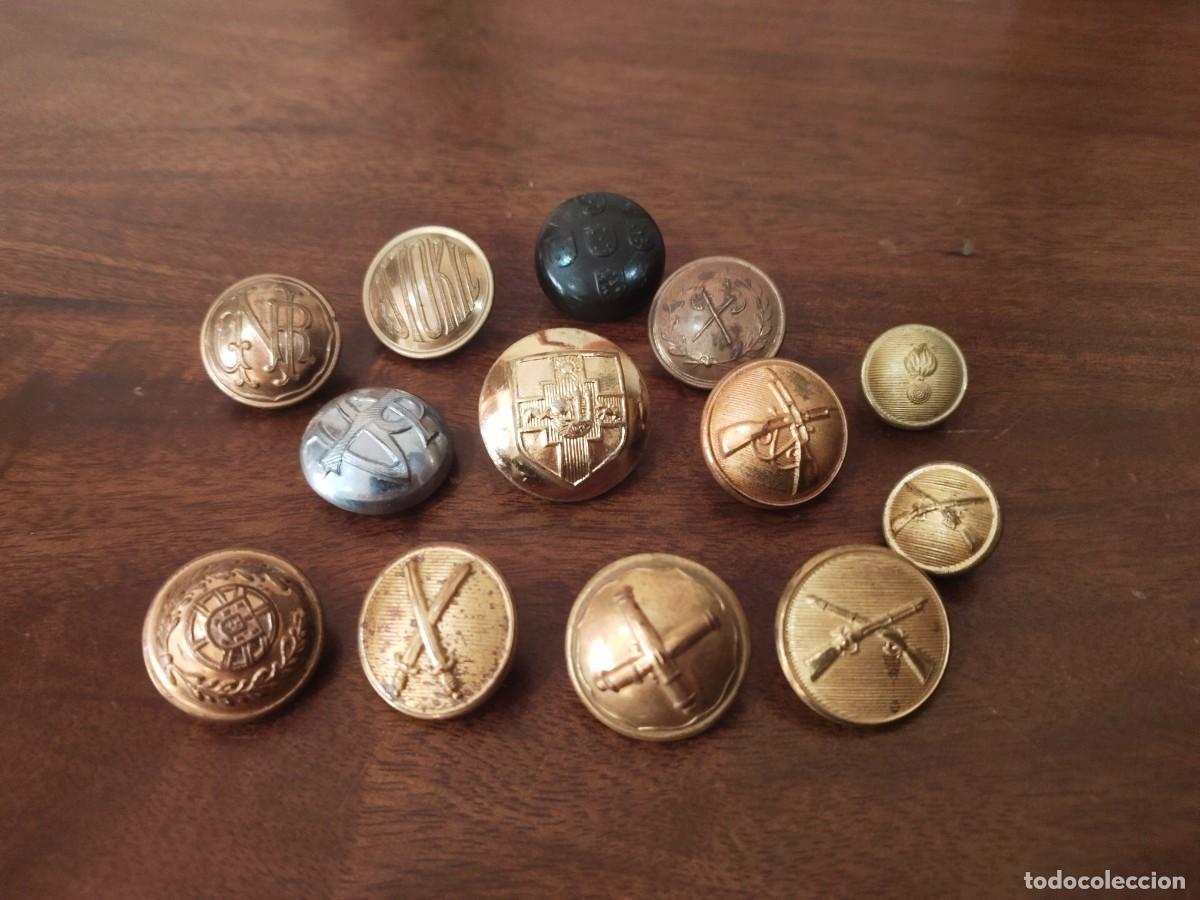 Militaria: 13 Botones distintos Portugal. Ver.