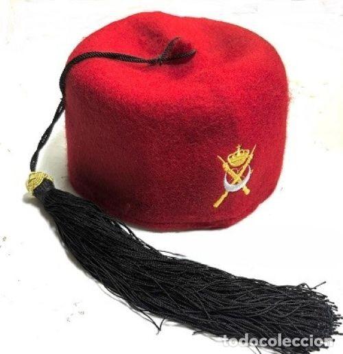 Militaria: TARBUCH GASTADOR REGULARES REGLAMENTARIO CON EMBLEMA BORDADO
