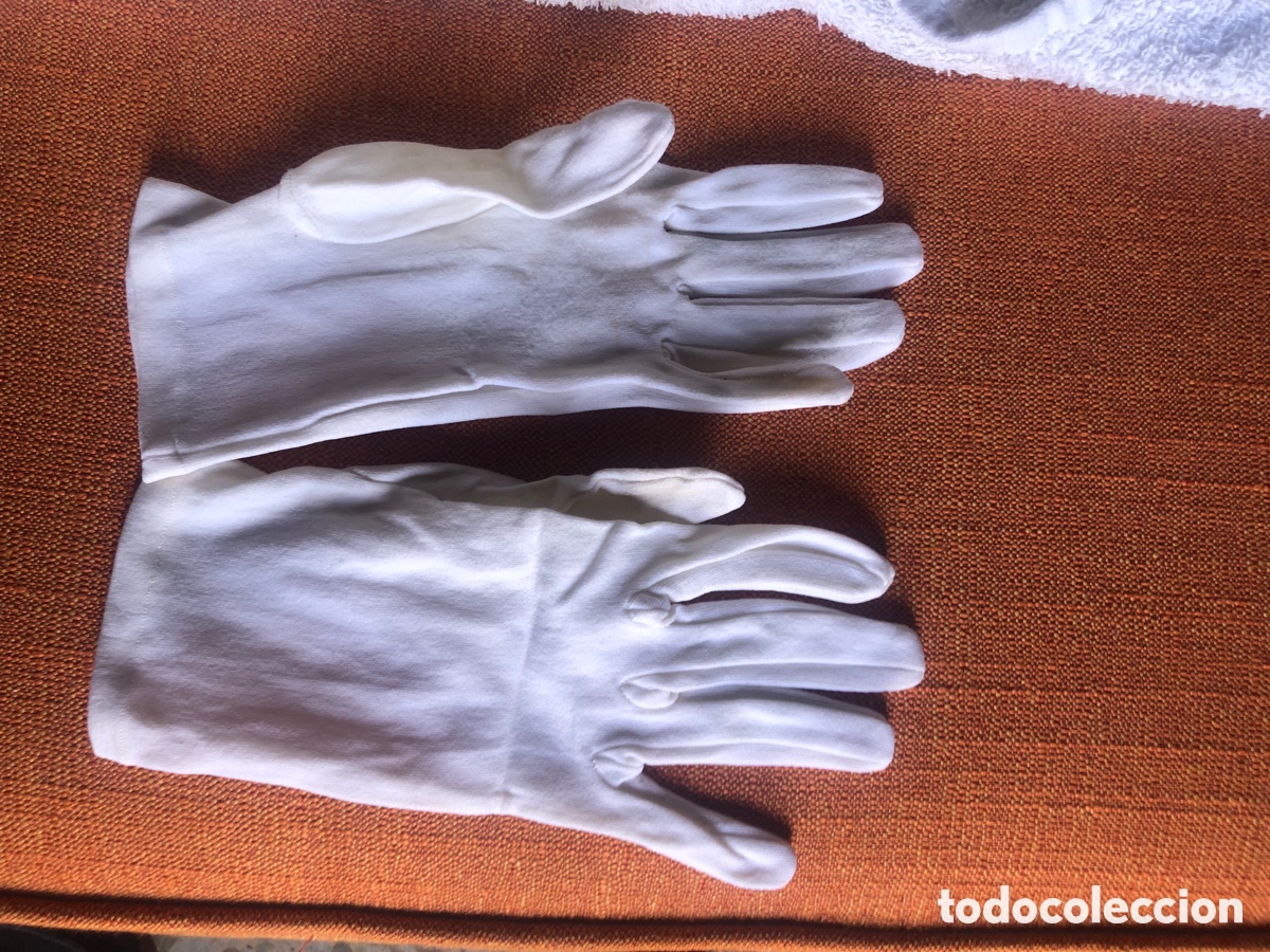 Militaria: Antiguos guantes militares blancos de gala, de oficial espa&ntilde;ol franquista. Epoca de Franco.