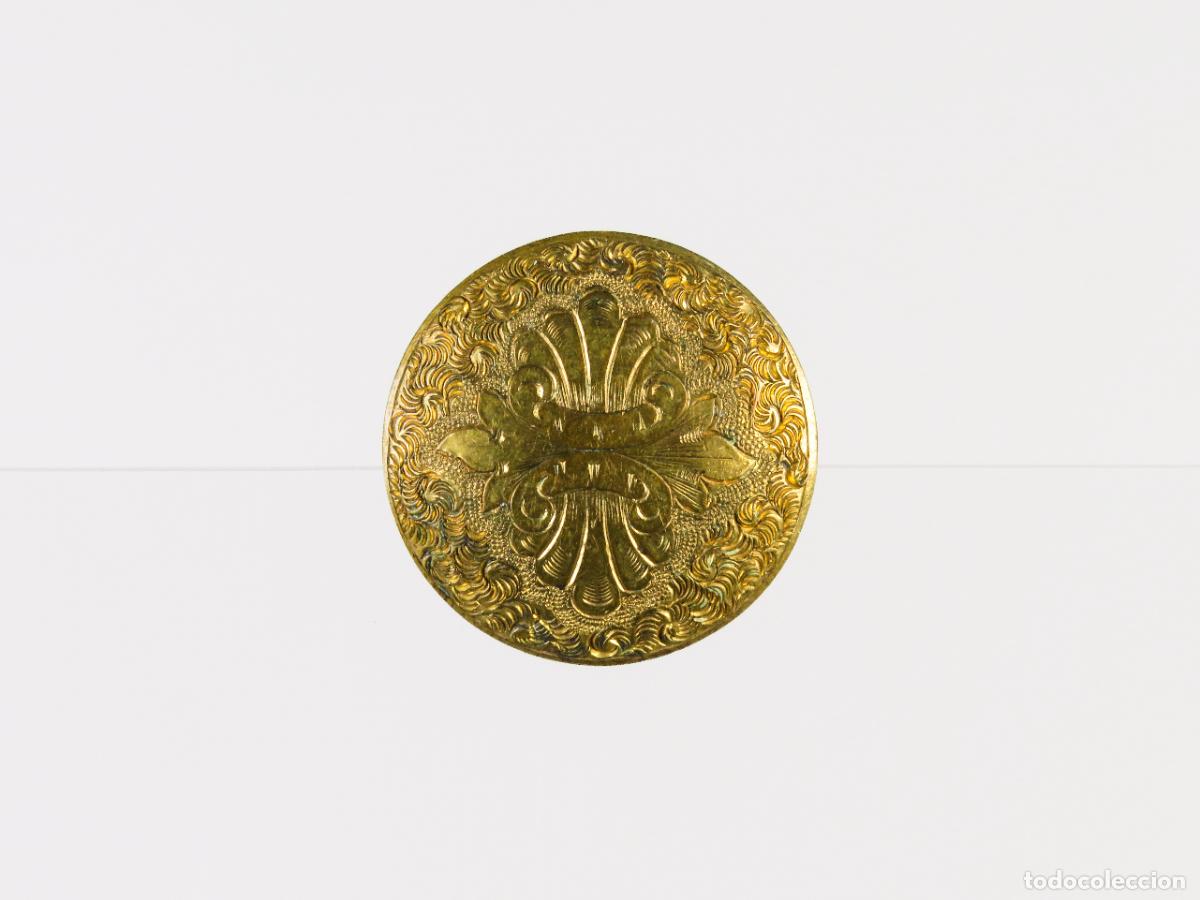 Militaria: Bot&oacute;n metal dorado grabado primera mitad S XX