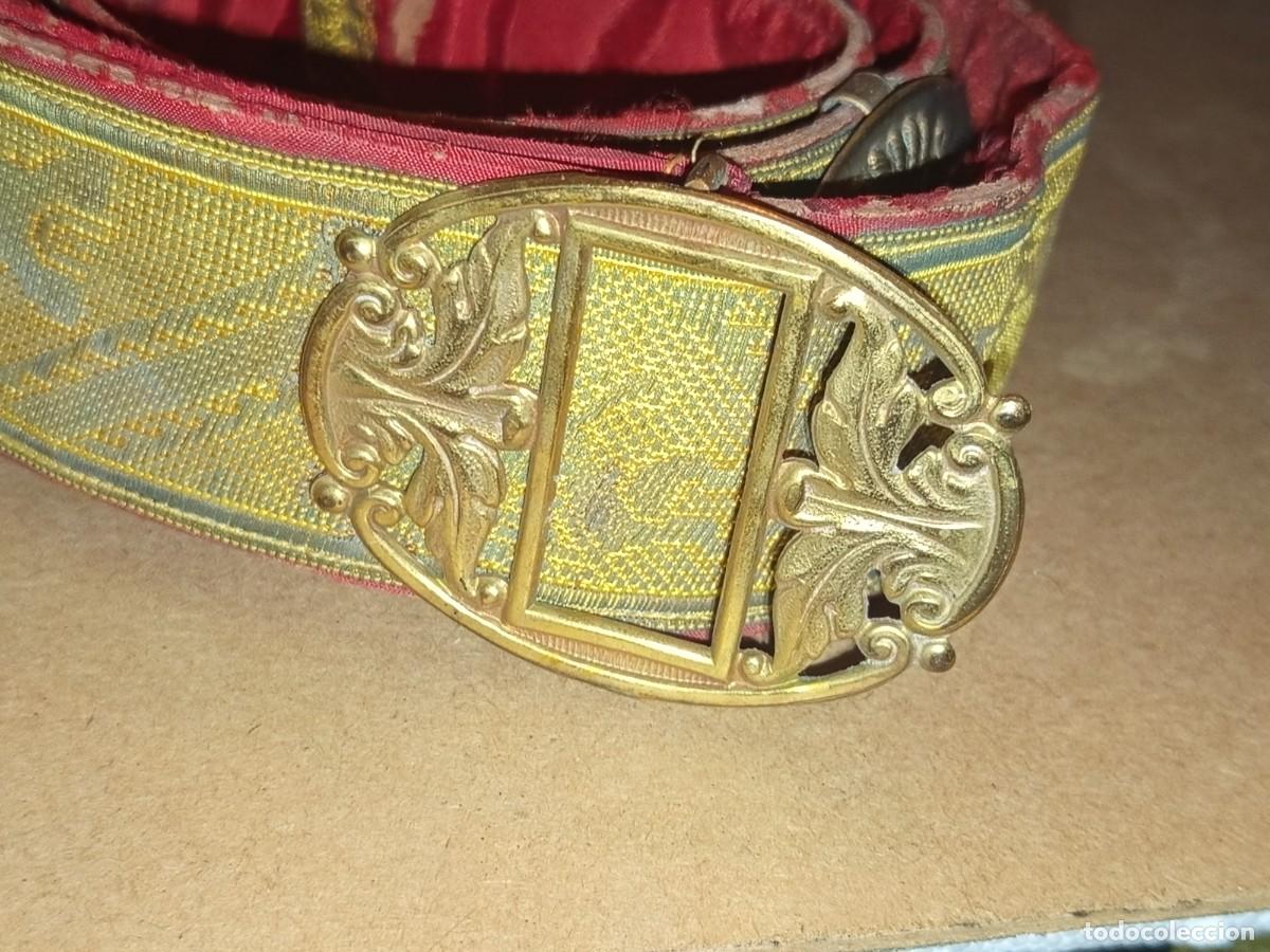 Militaria: Antiguo art&iacute;culo de colecci&oacute;n cintur&oacute;n de gala del Ej&eacute;rcito de Tierra espa&ntilde;ol de la &eacute;poca de Franco. - Foto 2