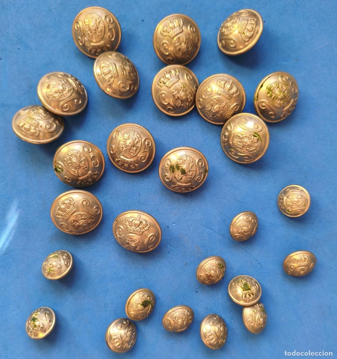 Militaria: Lote de botones. Guardia Civil. &Eacute;poca de Alfonso XIII. Grandes y peque&ntilde;os.