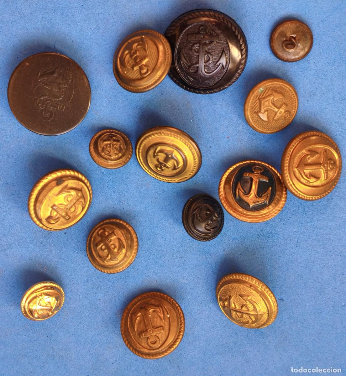 Militaria: Lote de botones. Marina Mercante. Diferentes &eacute;pocas. Diversos tama&ntilde;os.