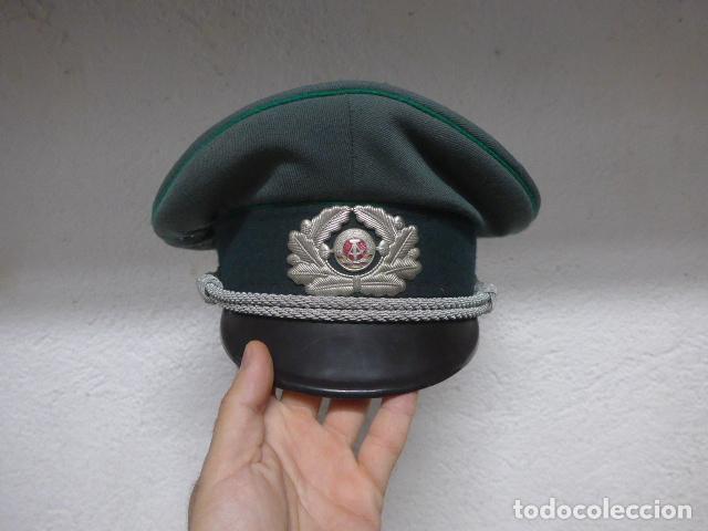 Militaria: Antigua gorra de plato alemana original de oficial de la Policia de Alemania comunista, DDR, RDA.