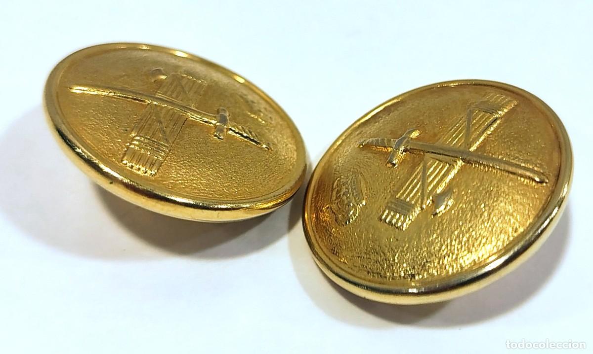 Militaria: Pareja 2 botones met&aacute;licos dorados oficiales. Guardia Civil. Emblema Haz y Espada Cruzada. C006