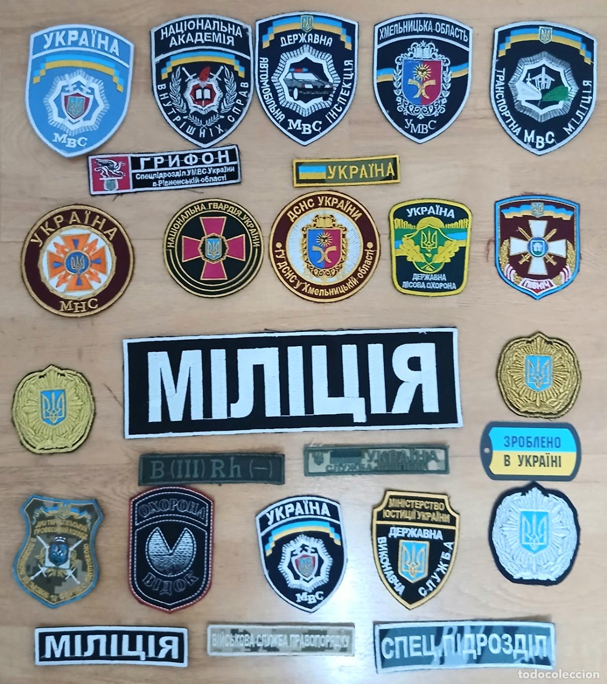 Militaria: Colecci&oacute;n de 18 parches bordados con diversos emblemas y distintivos oficiales .Ucrania a&ntilde;os 90 -200