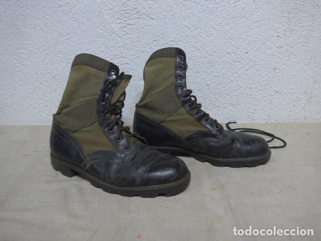 Militaria: Antiguas botas americanas de jungla marcadas US COMBAL 9R, originales Guerra Vietnam, Estados Unidos