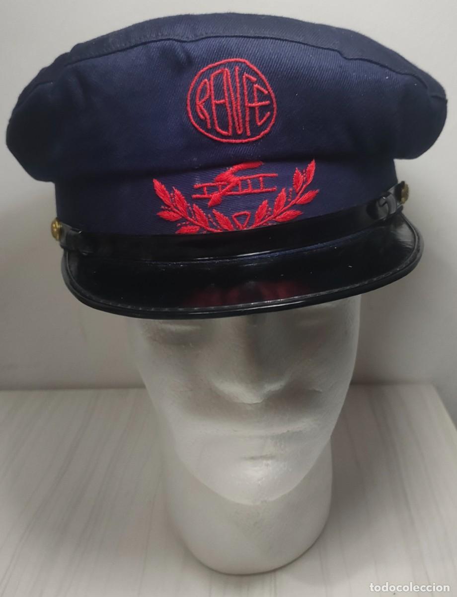 Militaria: Gorra de Renfe modelo 1947 ayudante de linea electrificada