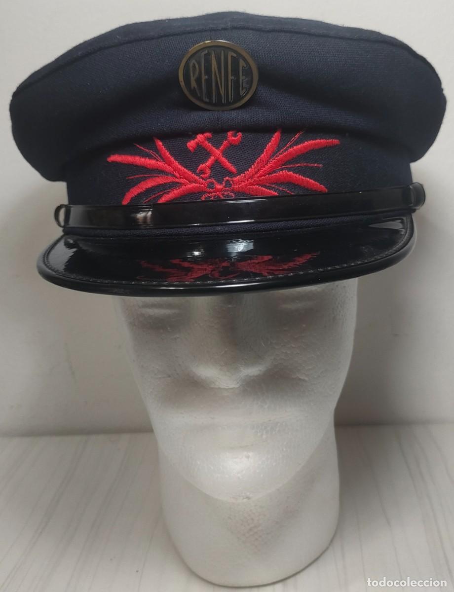 Militaria: Gorra de Renfe modelo 1947 Visitador material m&oacute;vil remolcado
