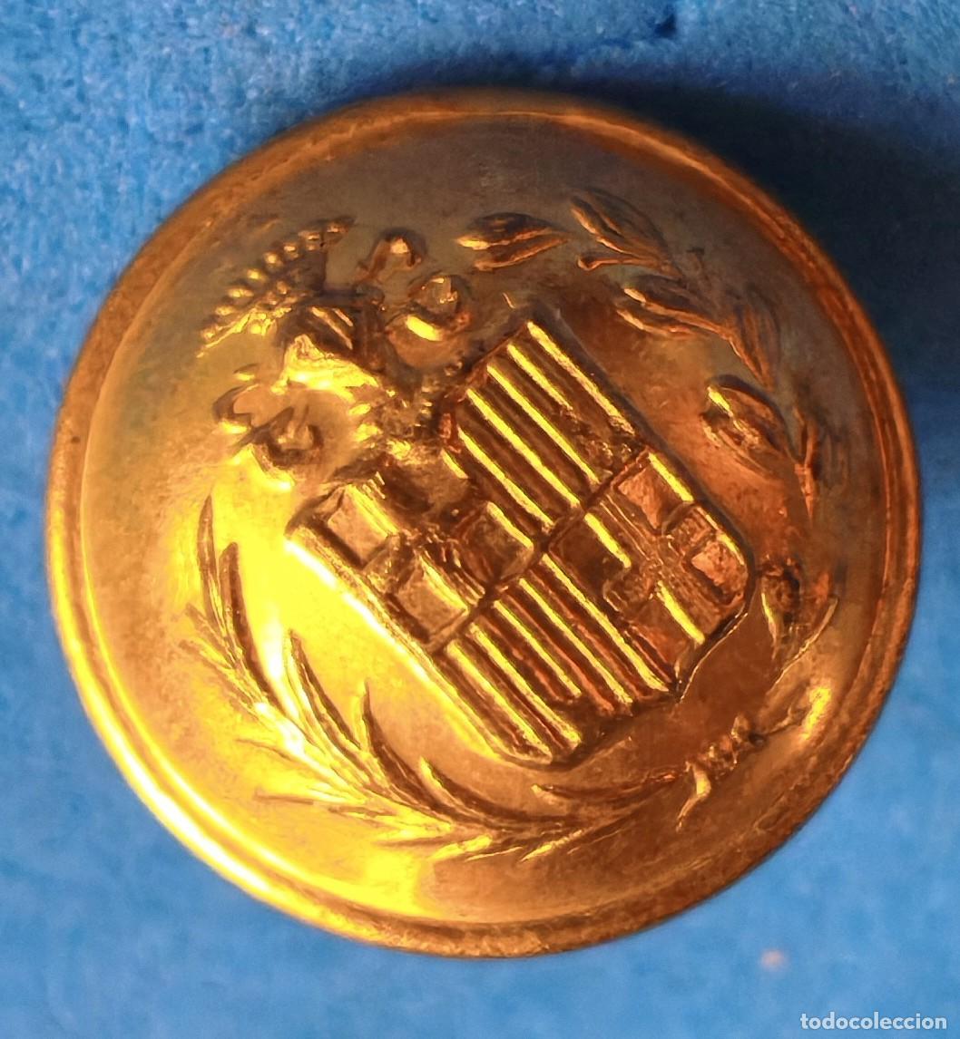 Militaria: Bot&oacute;n peque&ntilde;o, escudo her&aacute;ldico.