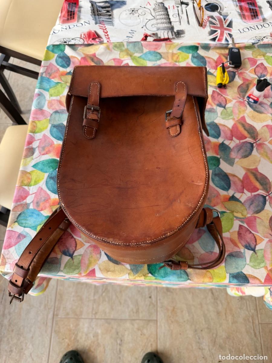 Militaria: Mochila cuero militar
