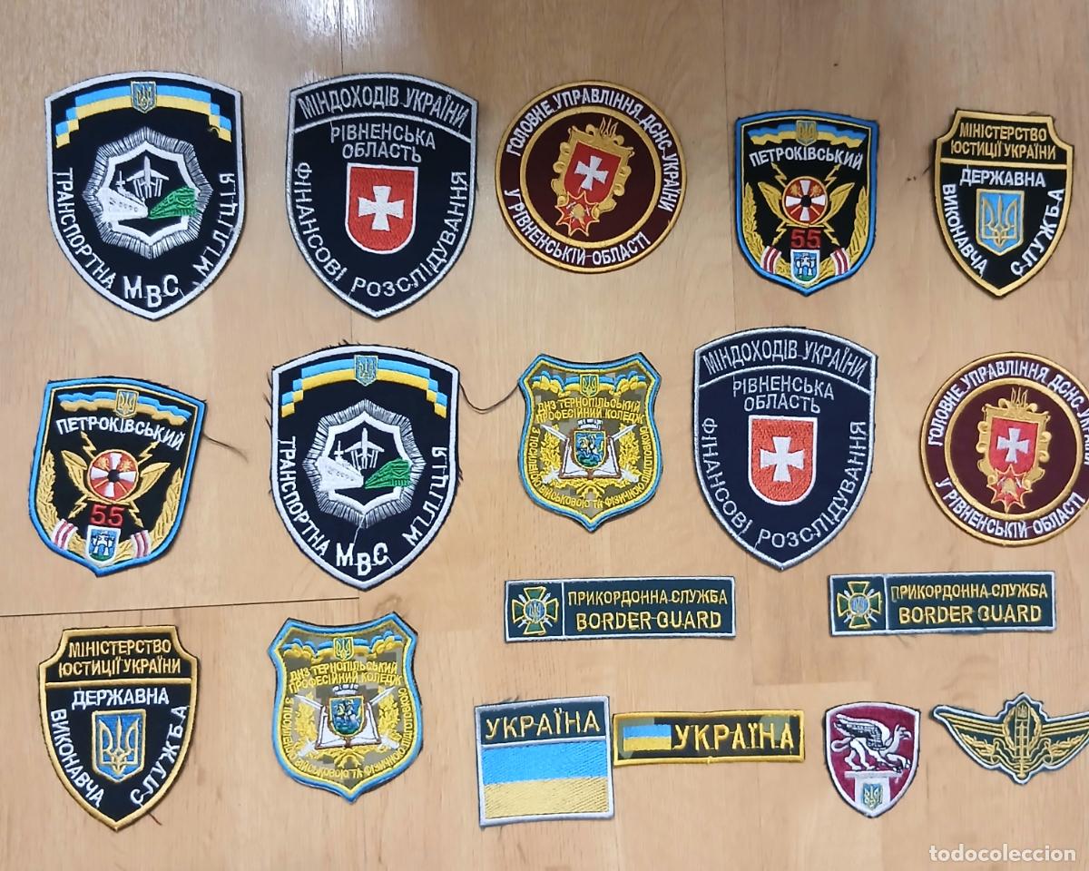 Militaria: Conjunto de 15 parches bordados con diversos emblemas y distintivos de instituciones ucranianas
