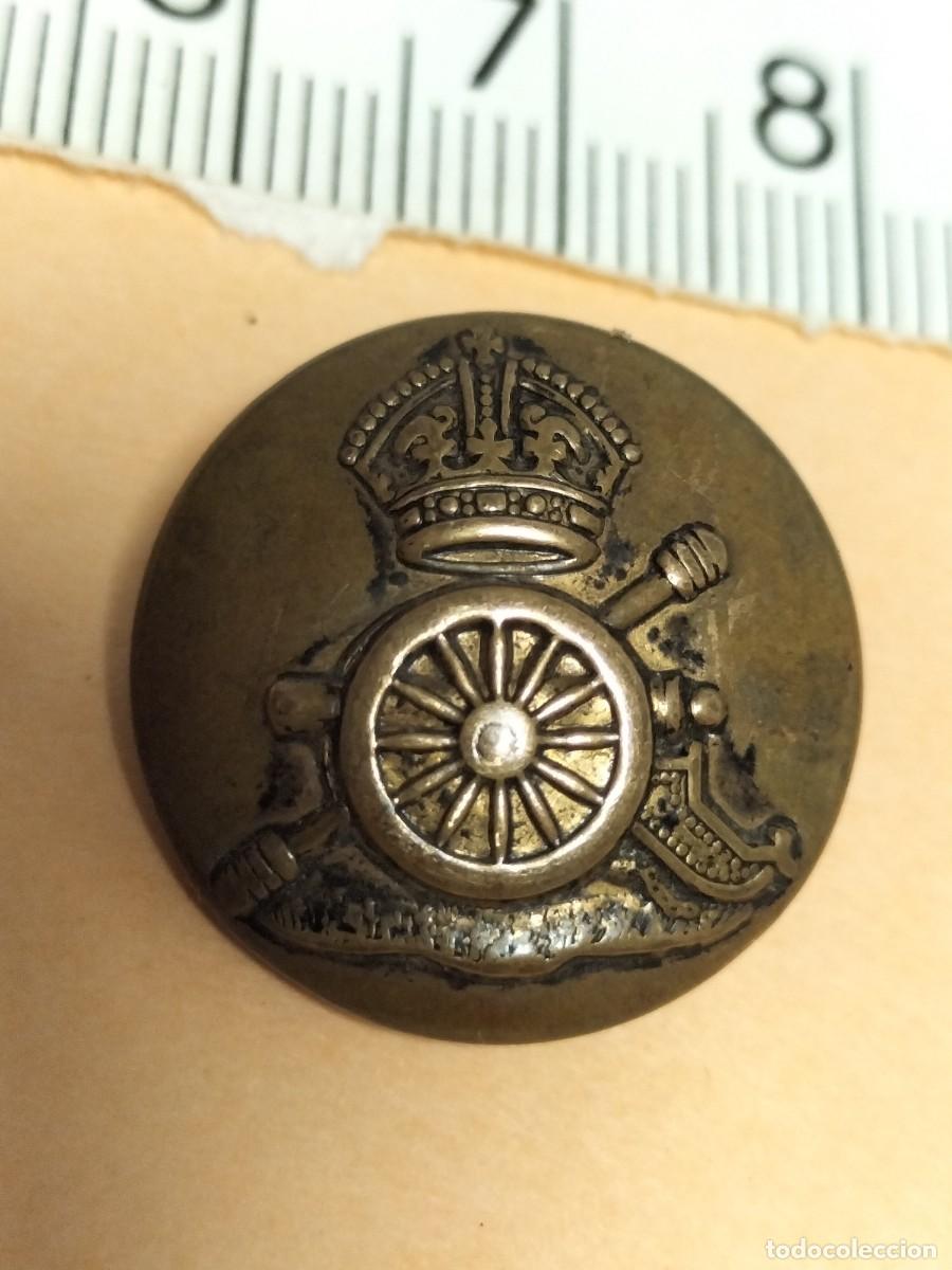 Militaria: BOT&Oacute;N-REGIMIENTO REAL DE ARTILLERIA-ROYAL FORCE- INGLATERRA-MILITAR UNIFORME-CORONA CA&Ntilde;&Oacute;N. 2WW