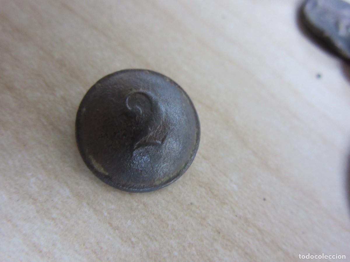 Militaria: Bot&oacute;n del regimiento de Infanter&iacute;a n&uacute;mero 2 Hacia 1840 Di&aacute;metro 1,4 cm