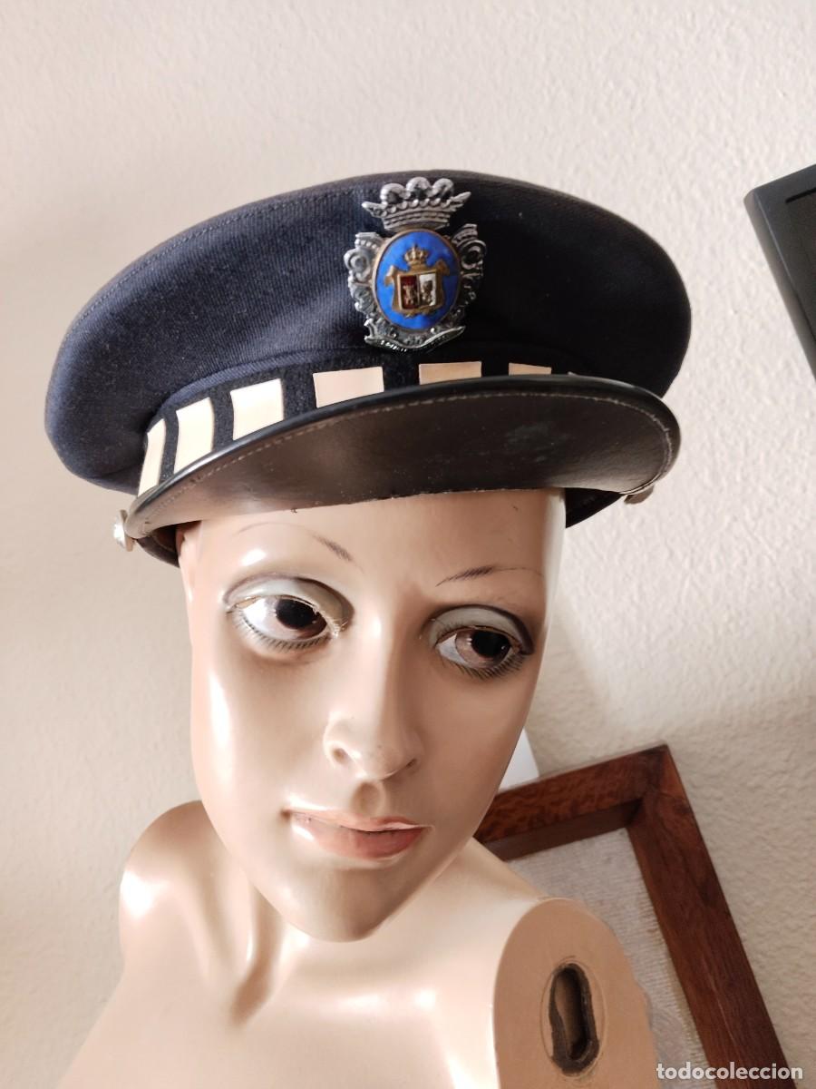Militaria: Antigua gorra de plato Polic&iacute;a local de C&aacute;ceres.
