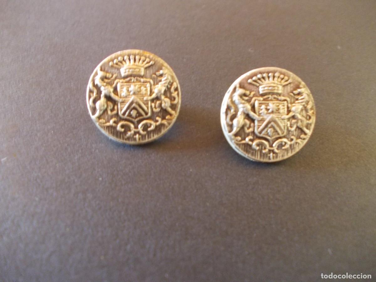 Militaria: Botones heraldicos librea uniforme metalicos escudo corona leones patilla merceria ropa pareja