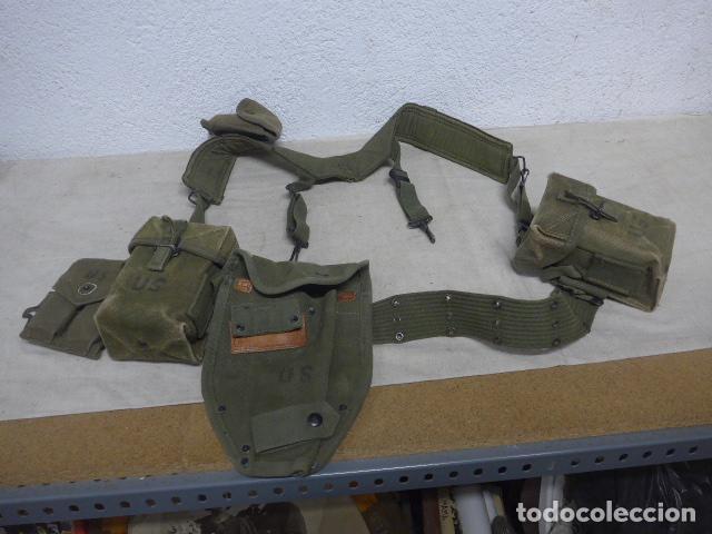 Militaria: Antiguo correaje americano original de Guerra vietnam: cinturon, funda pala, trinchas, cartuchera...