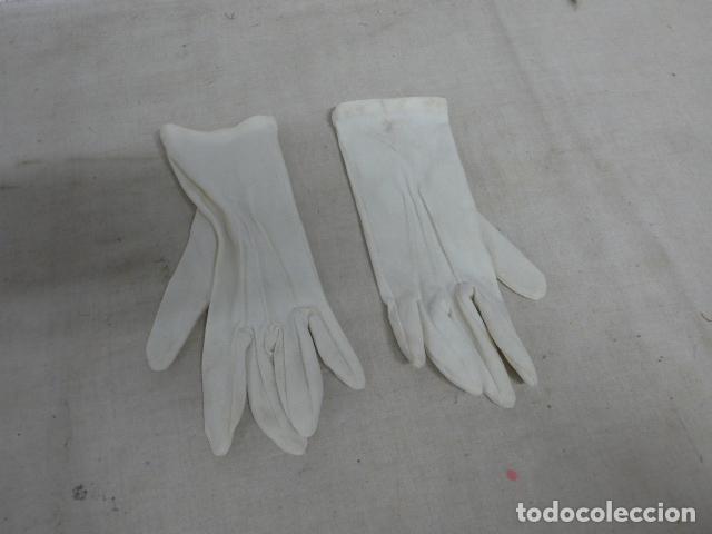 Militaria: Antiguos guantes blancos de oficial espa&ntilde;ol del ejercito, originales.