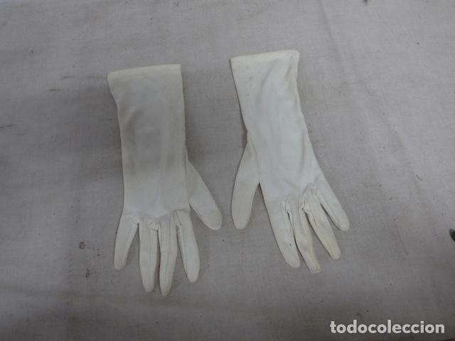 Militaria: Antiguos guantes blancos de oficial espa&ntilde;ol del ejercito, originales.