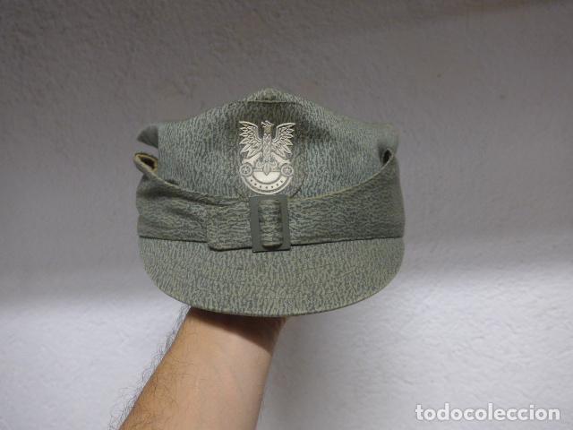 Militaria: Antigua gorra de camuflaje original del Ejercito de Polonia.