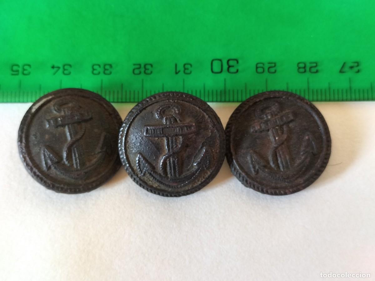 Militaria: Tres Botones originales de la Kriegsmarine ( marina nazi)