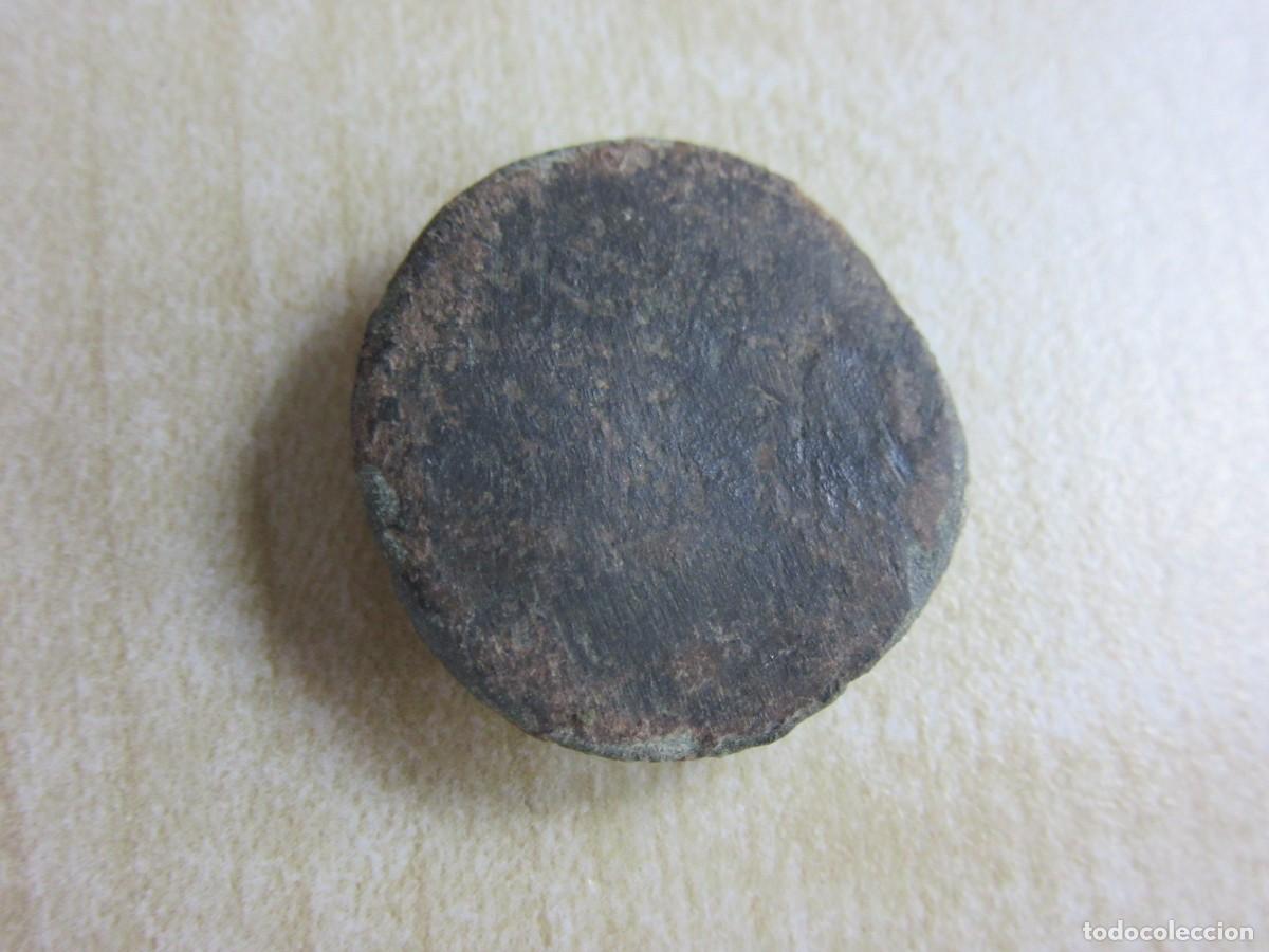 Militaria: Remache ornamental correaje de bronce medieval o romano Di&aacute;metro 2,2 cm