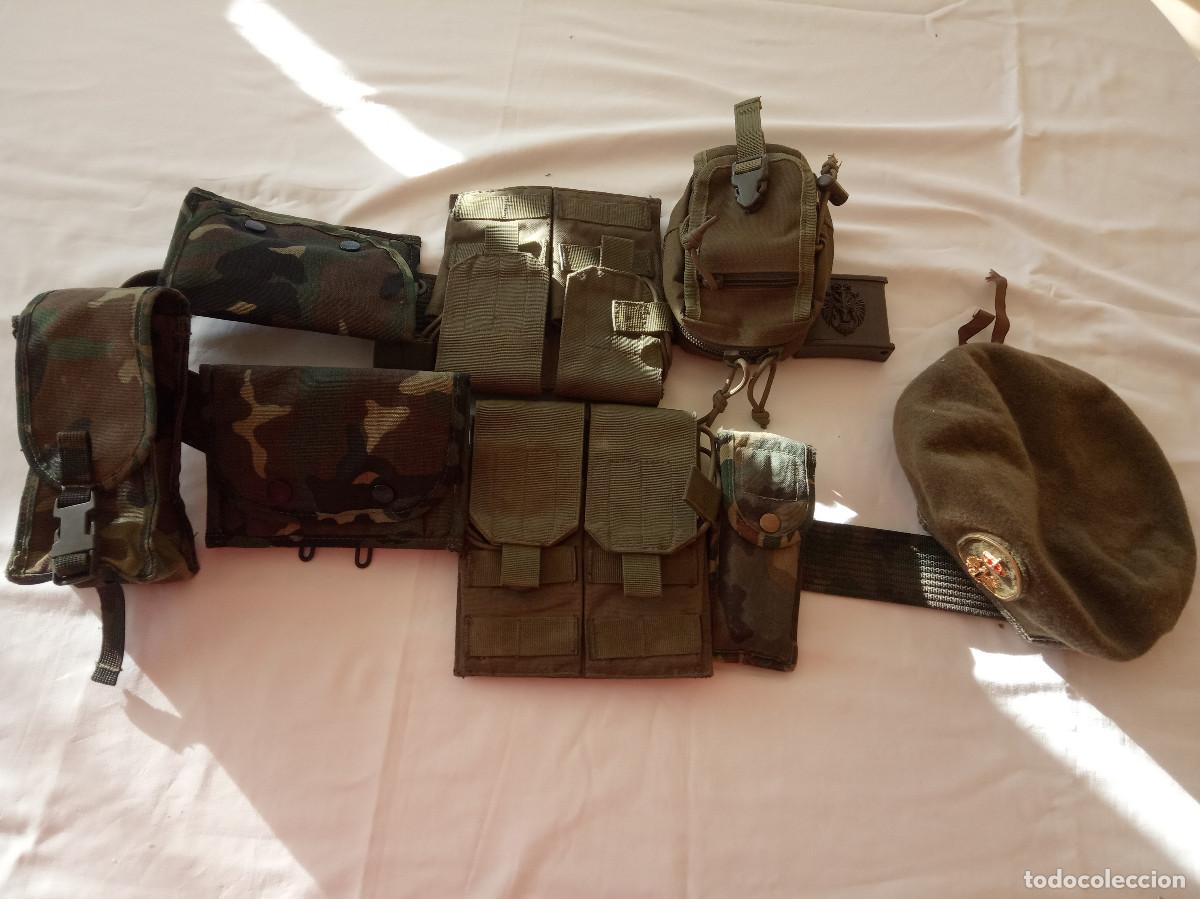 Militaria: Lote del Ej&eacute;rcito de Tierra: Boina, Cintur&oacute;n y 7 Bolsos porta objetos y porta municiones