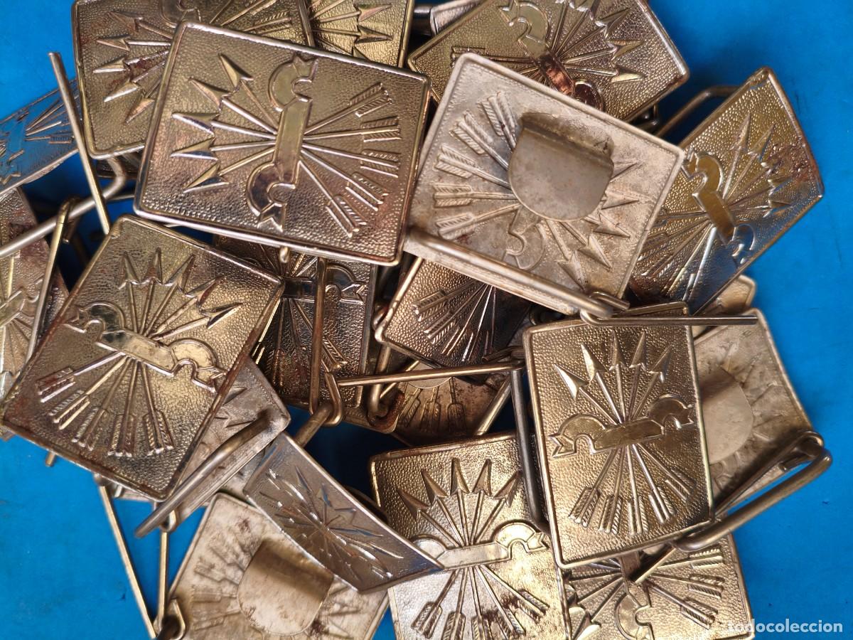 Militaria: Falange. Lote de Hebillas (25). Tama&ntilde;o peque&ntilde;o.
