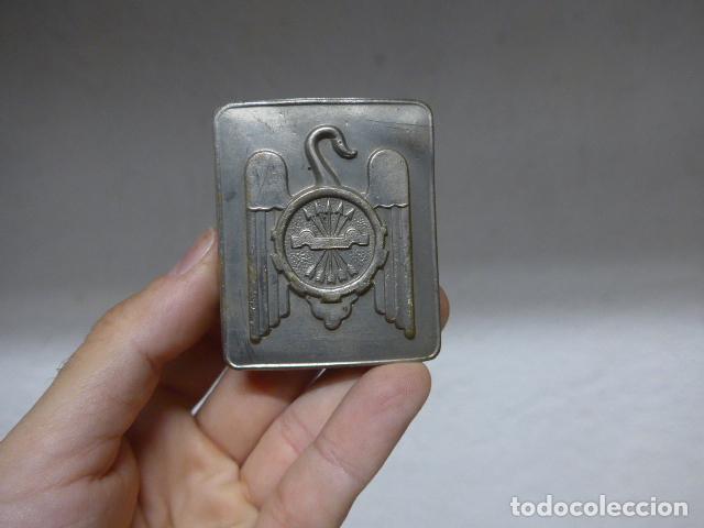 Militaria: Antigua hebilla original del Frente de Juventudes o OJE. Guerra civil y posguerra. Falange