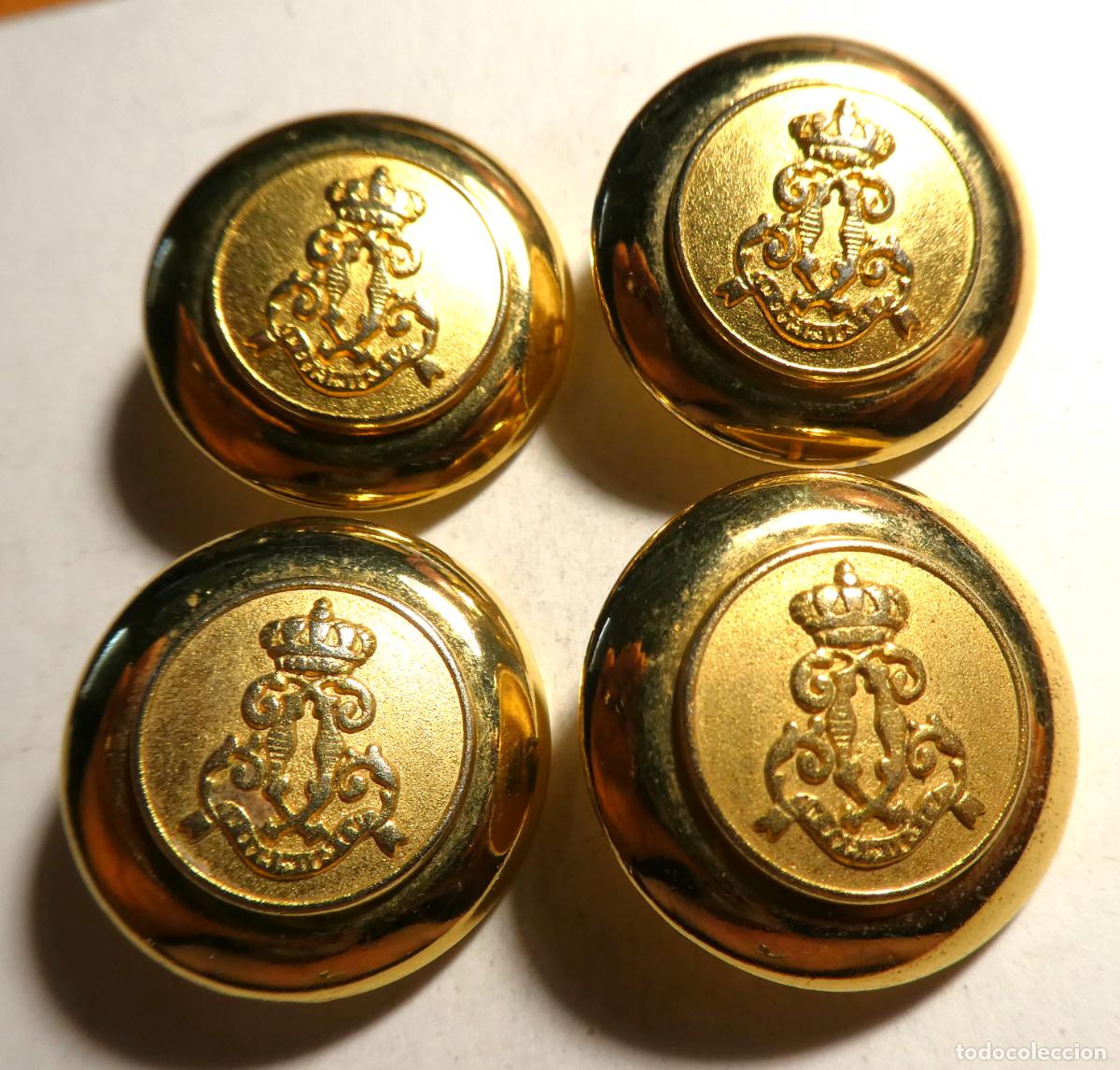Militaria: 4 botones dorados de 23 mm con dise&ntilde;o de escudo de armas.