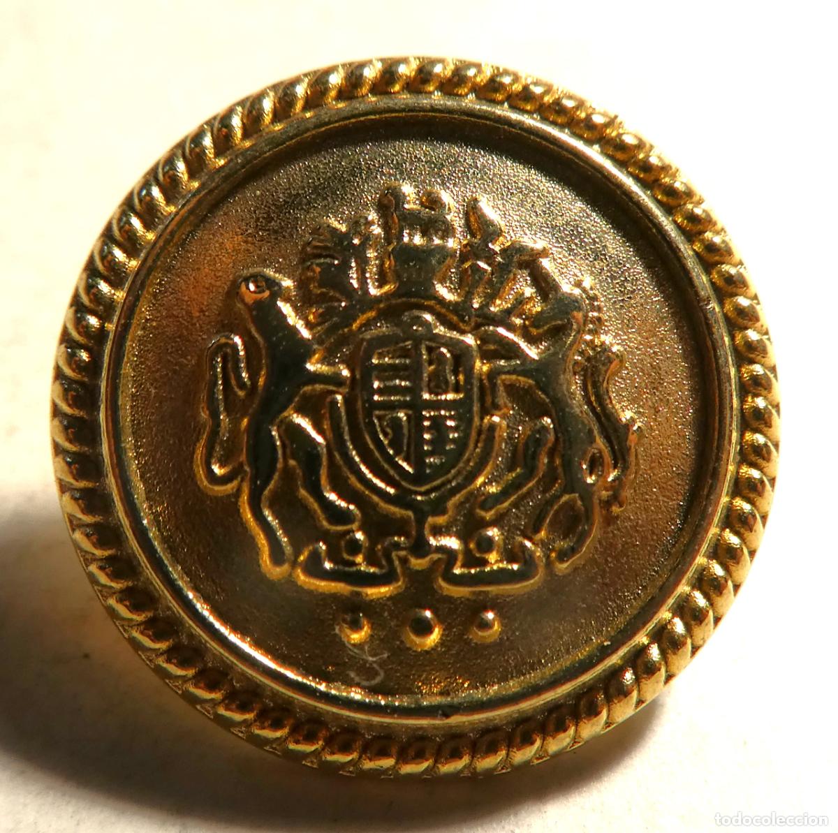 Militaria: Boton dorado de 15 mm con escudo de armas