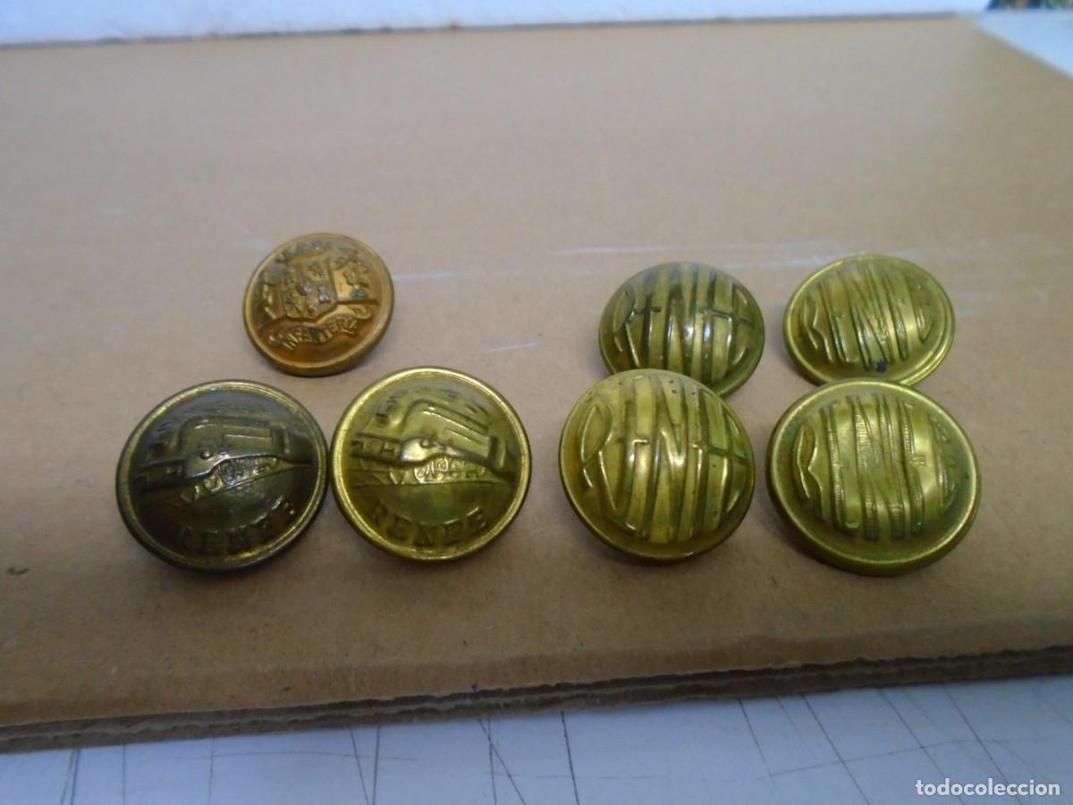 Militaria: LOTE DE 7 BOTONES ANTIGUOS,RENFE Y MILITAR(INFANTERIA)VER FOTOS.