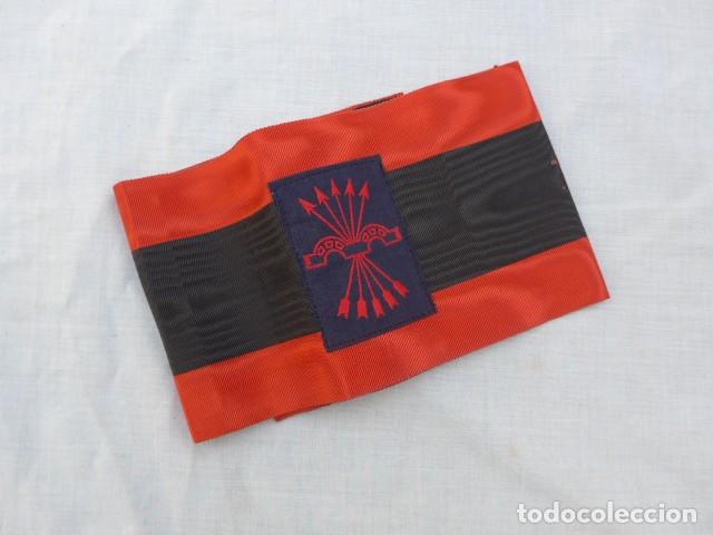 Militaria: BRAZALETE DE LA FALANGE ESPA&Ntilde;OLA CON PARCHE YUGO Y FLECHAS