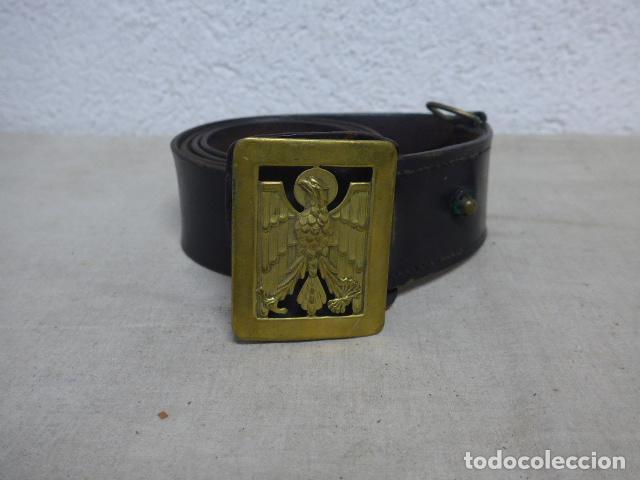 Militaria: Antiguo cinturon de cuero con su hebilla original de la Policia Armada.